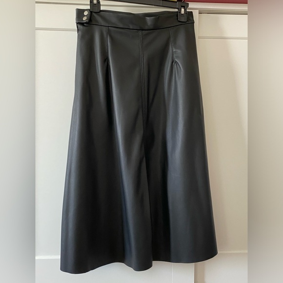 Black faux leather high waist midi skirt - Picture 2 of 7